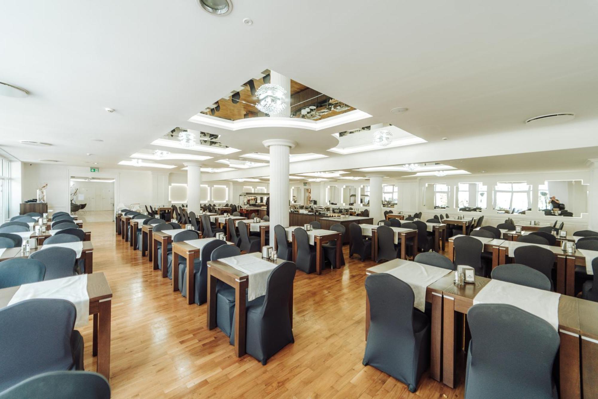 Hotel Jantar Wellness & Spa Ustka Bagian luar foto